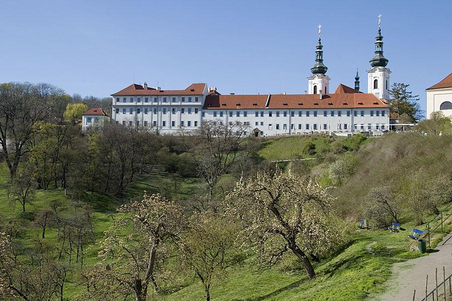 Z Pohořelce přes Petřín na Smíchov